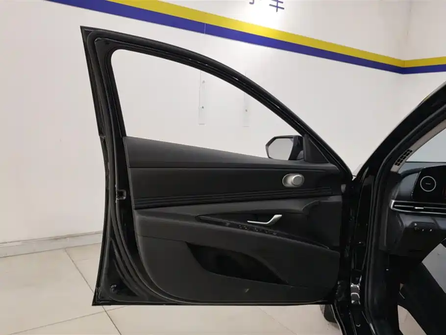 Hyundai Elantra 2023 1.5L CVT GLX Elite Edition фото 7