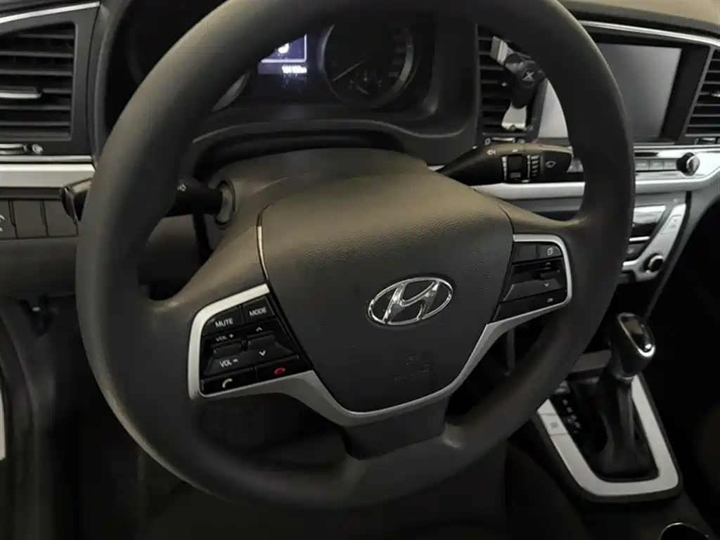 Hyundai Elantra 2016 Model 1.6L Automatic Smart Elite фото 3