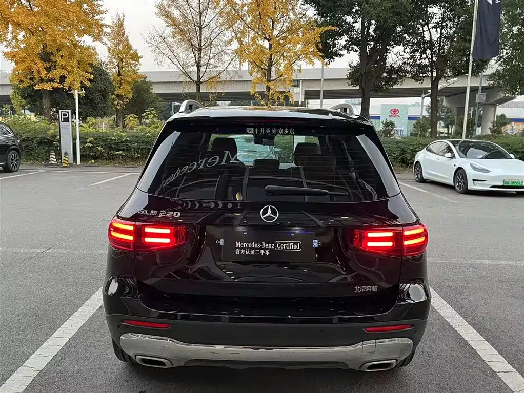 MERCEDES-BENZ GLB