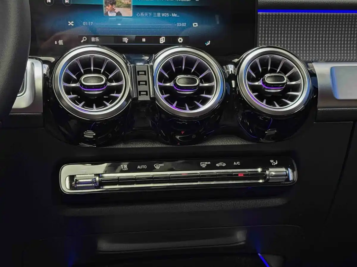 Фото 11 - Mercedes-Benz GLB