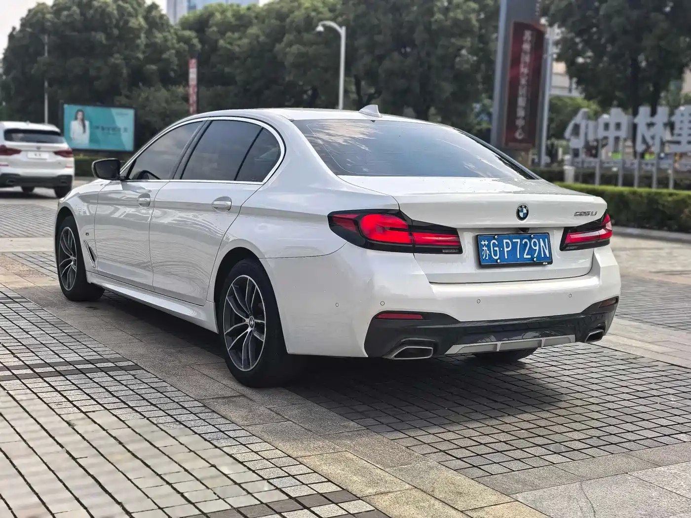 BMW 5 Series 2021 525Li M Sport Package фото 9