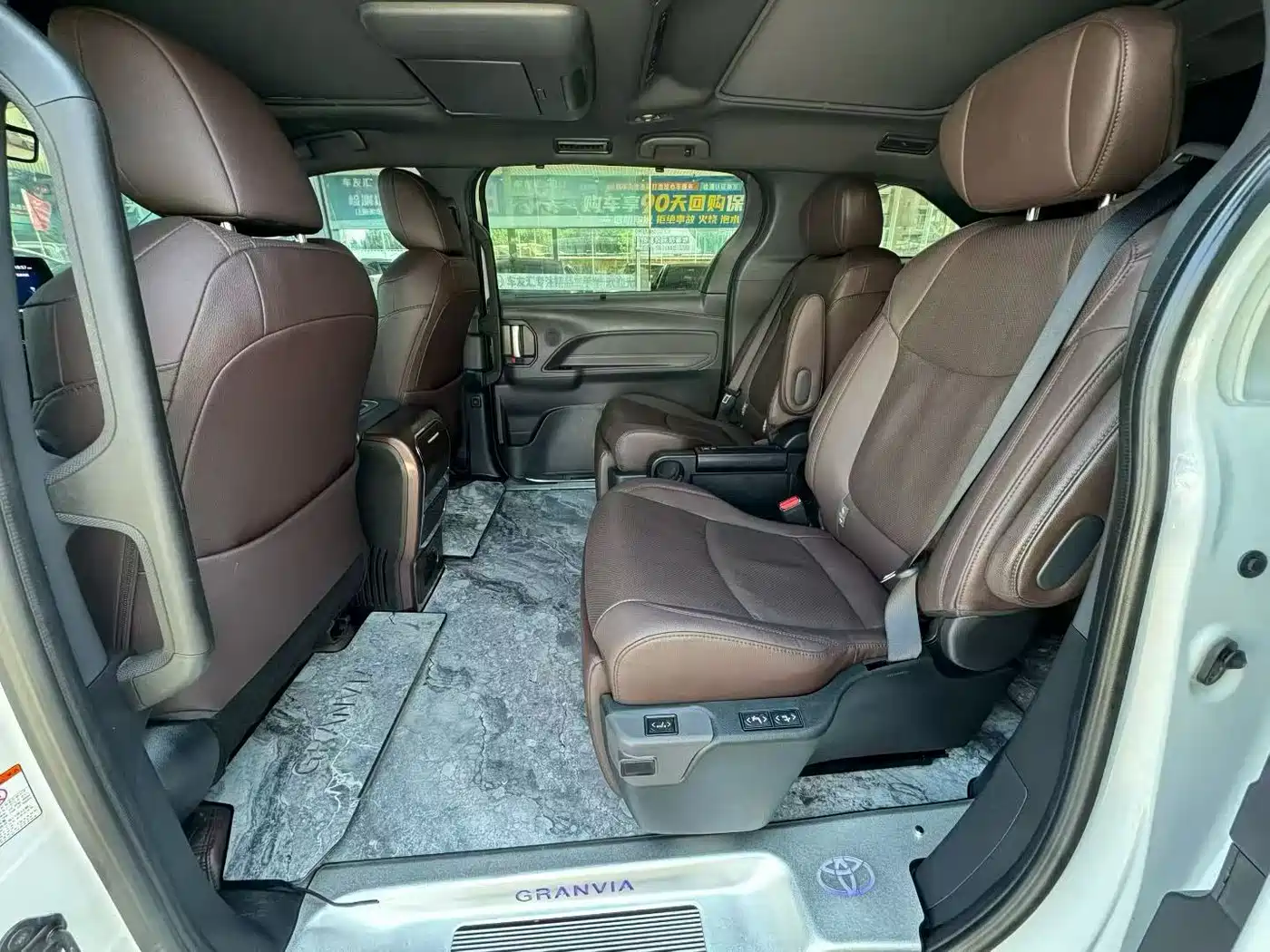 Фото 6 - Toyota Granvia