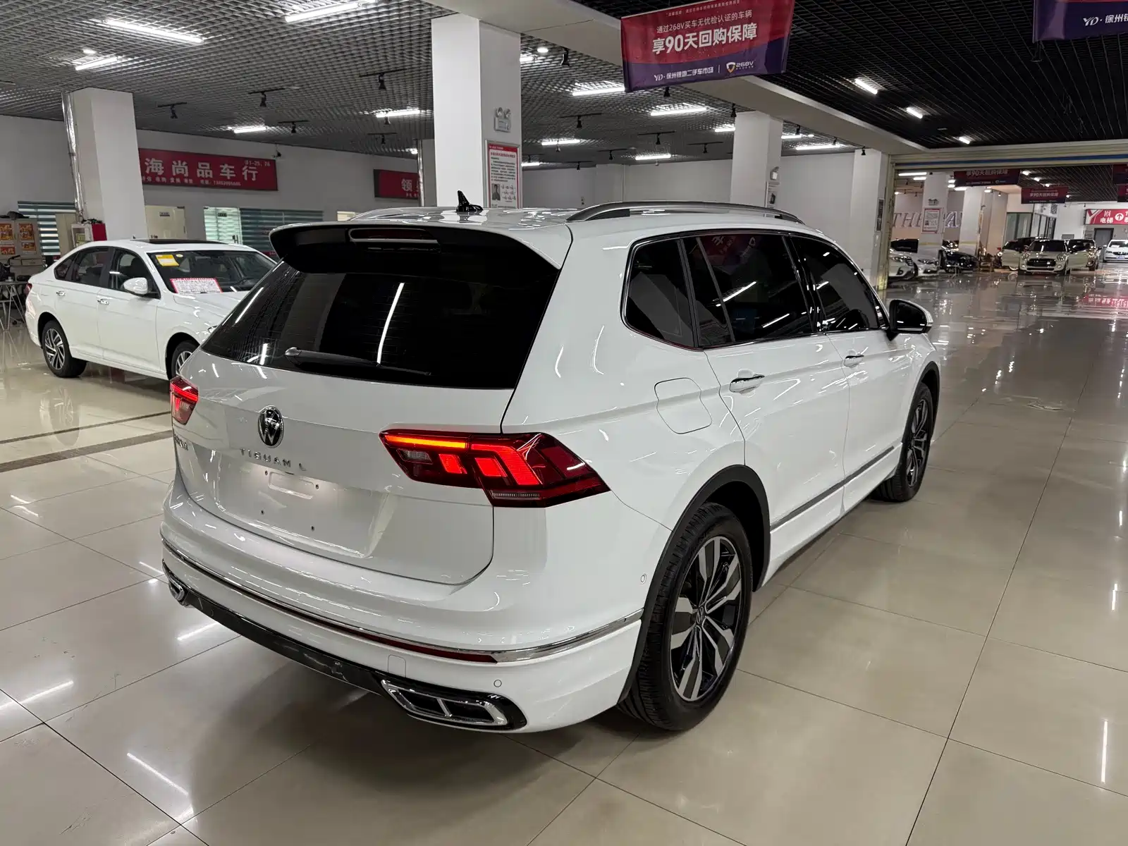 Фото 12 - Volkswagen Tiguan L