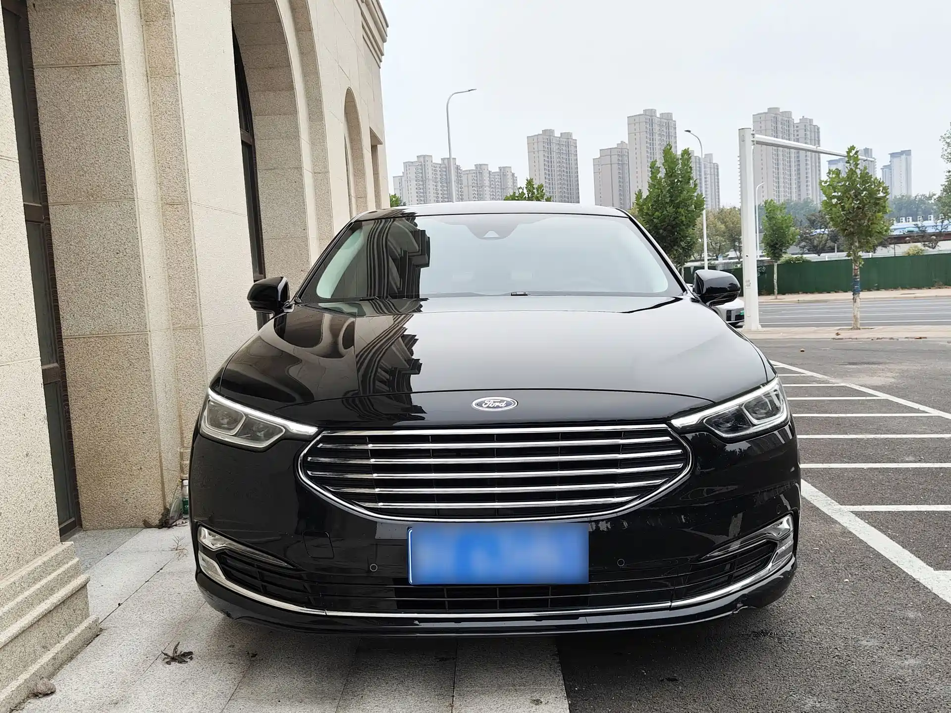 Фото 2 - Ford Taurus