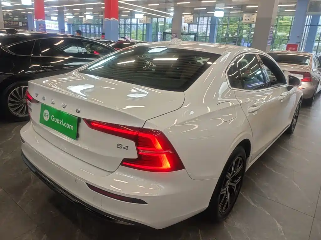 Фото 7 - Volvo S60