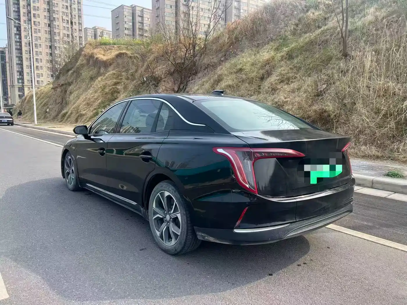 Hongqi HONGQI E QM5