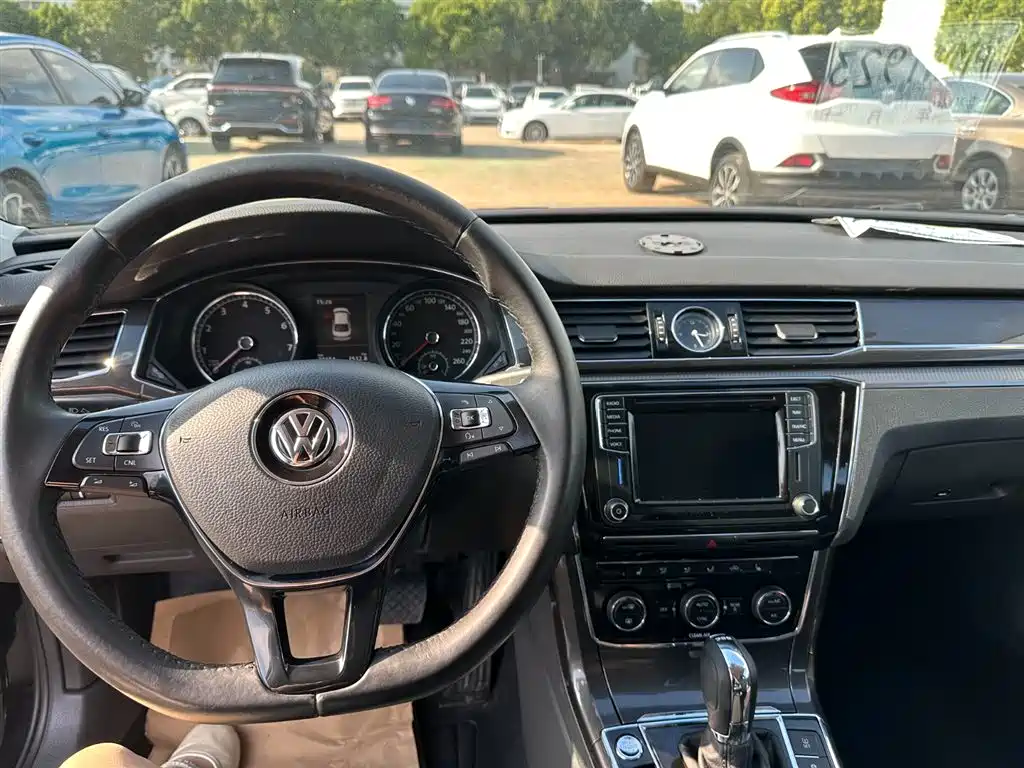 Volkswagen Passat 2017 330TSI DSG Prestige фото 4