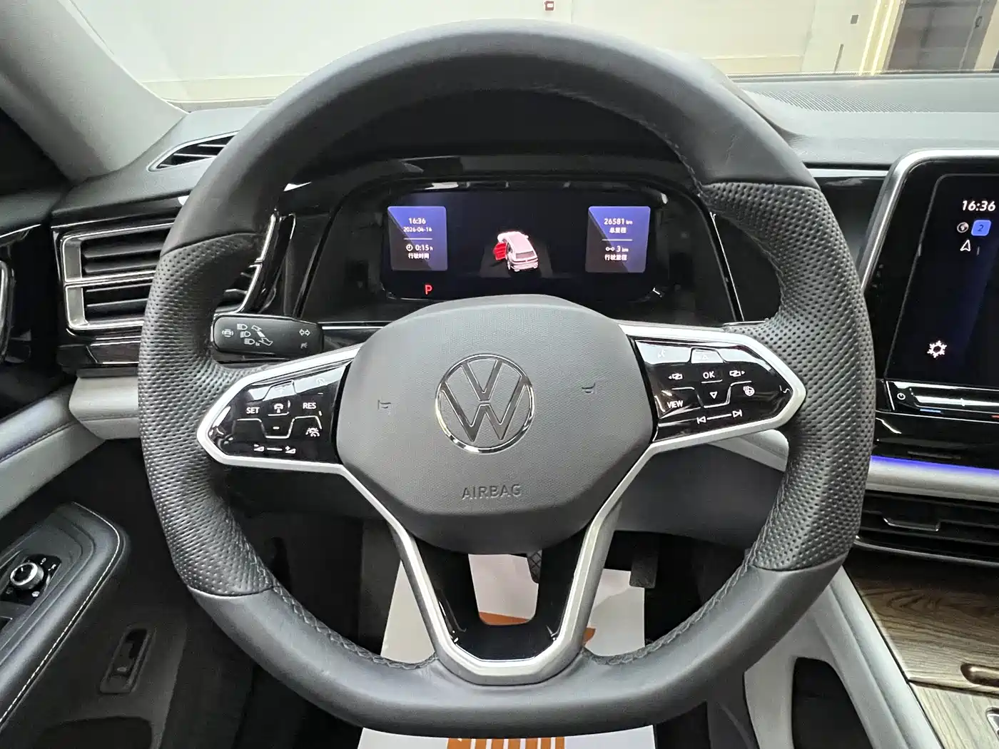 Volkswagen Teramont 2024 380TSI 4WD Dragon Glory Edition фото 9