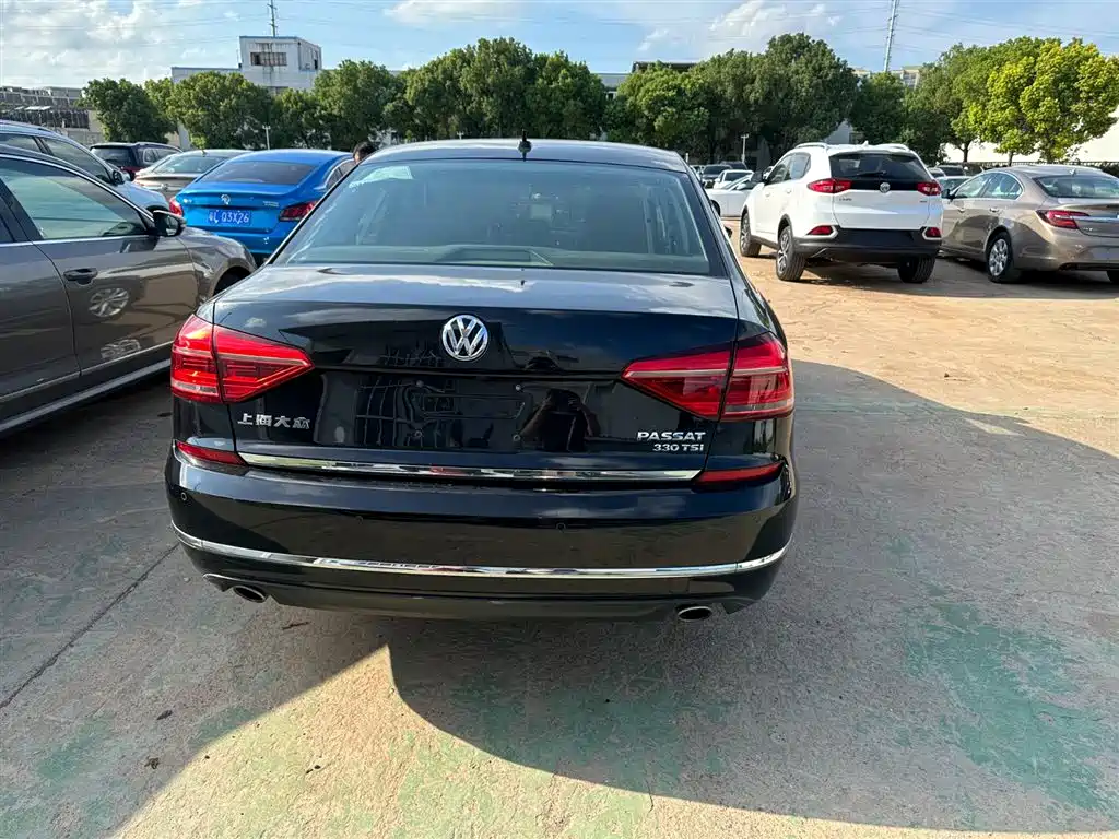 Volkswagen Passat 2017 330TSI DSG Prestige фото 6