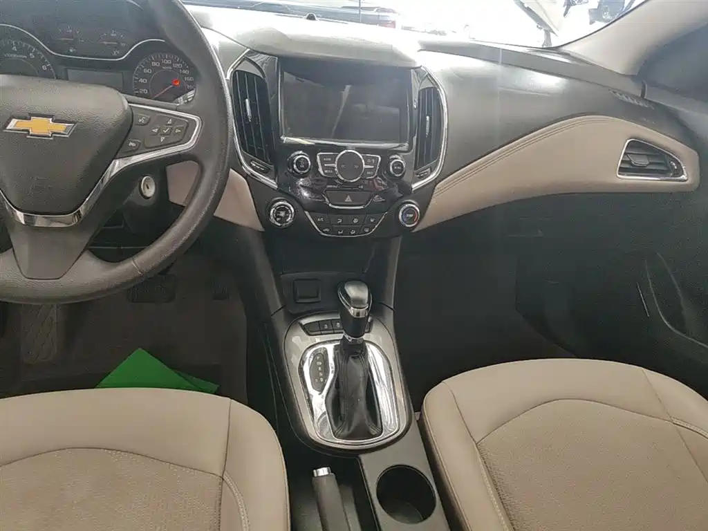 Chevrolet Cruze 2015 1.5L Automatic Luxury Edition фото 13