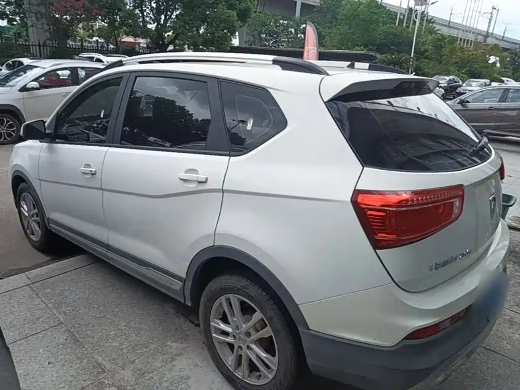 Baojun 560 2017 2017 1.5T Manual Comfort 7-seater