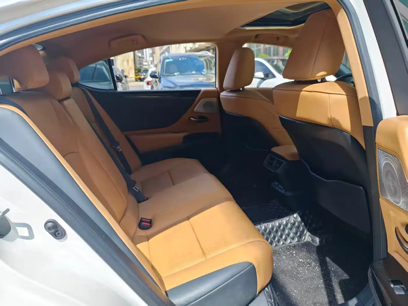 Lexus ES 2021 200 Excellence Edition фото 14