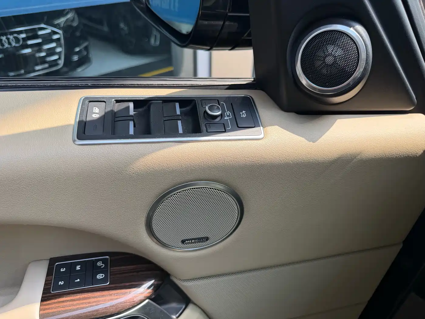 Photo 9 - Land Rover Range Rover