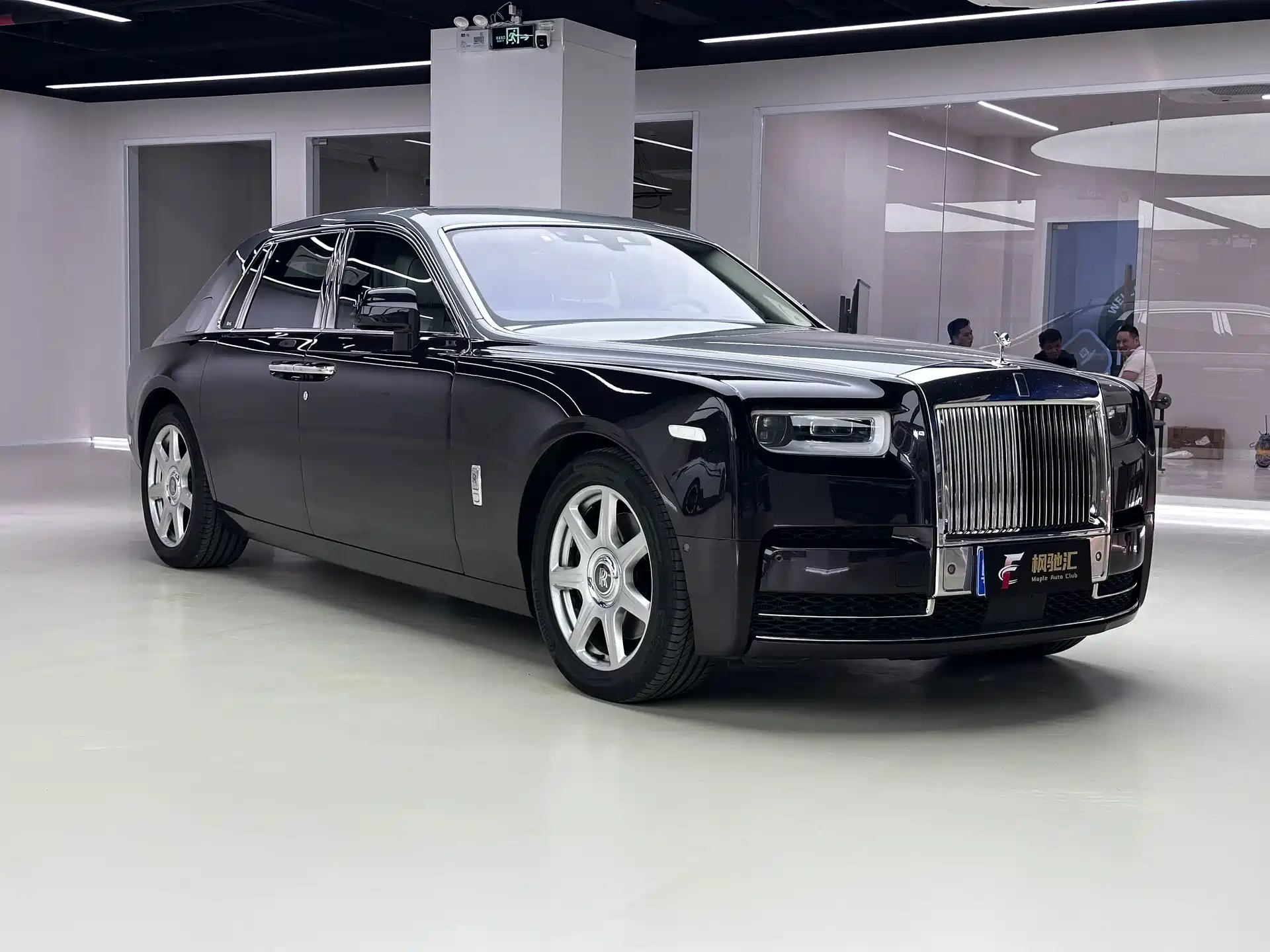 Фото 3 - Rolls-Royce Phantom