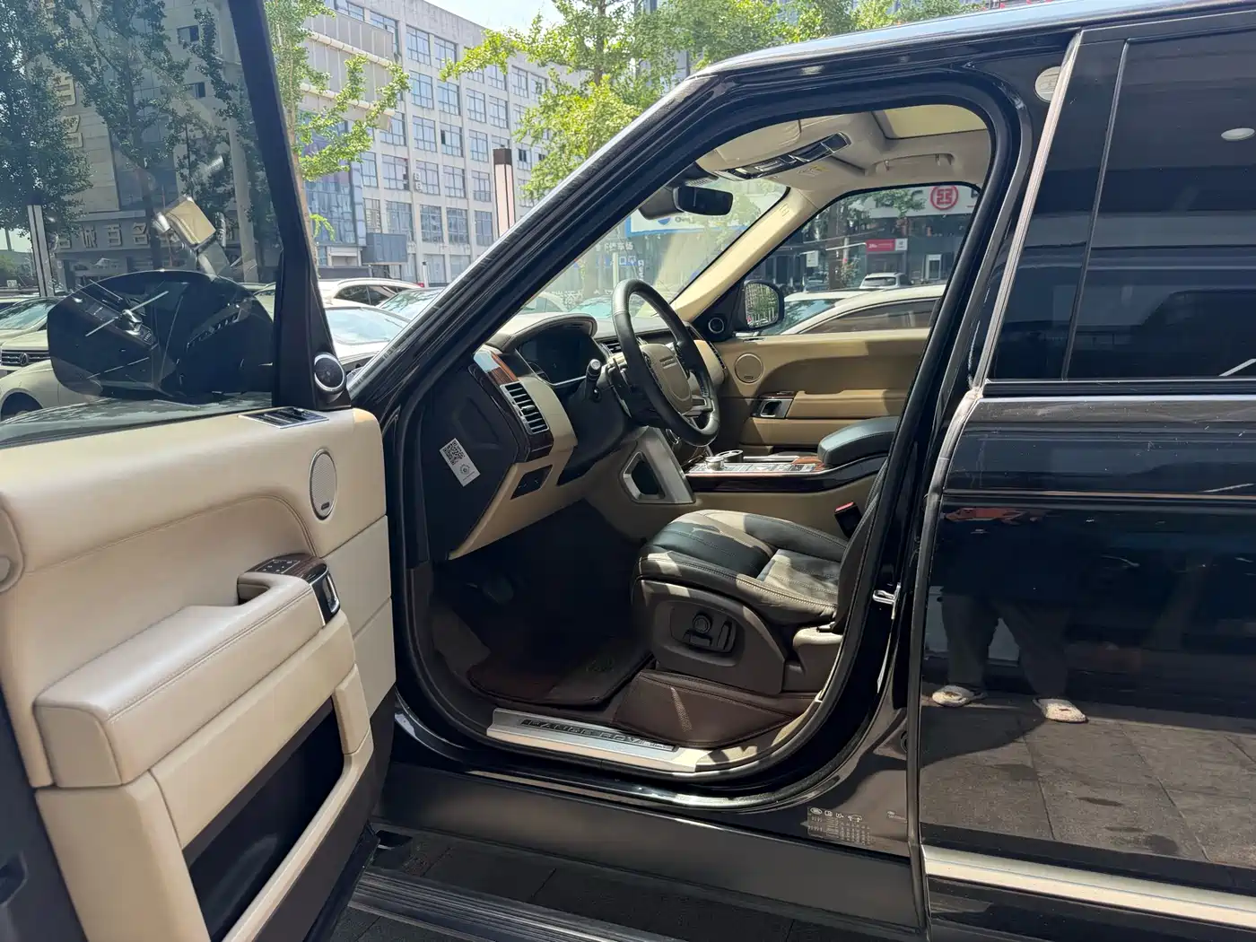 Photo 6 - Land Rover Range Rover