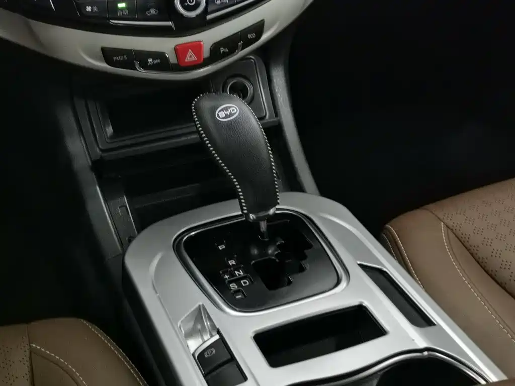 BYD S7 2016 2016 2.0T Automatic Premium Model