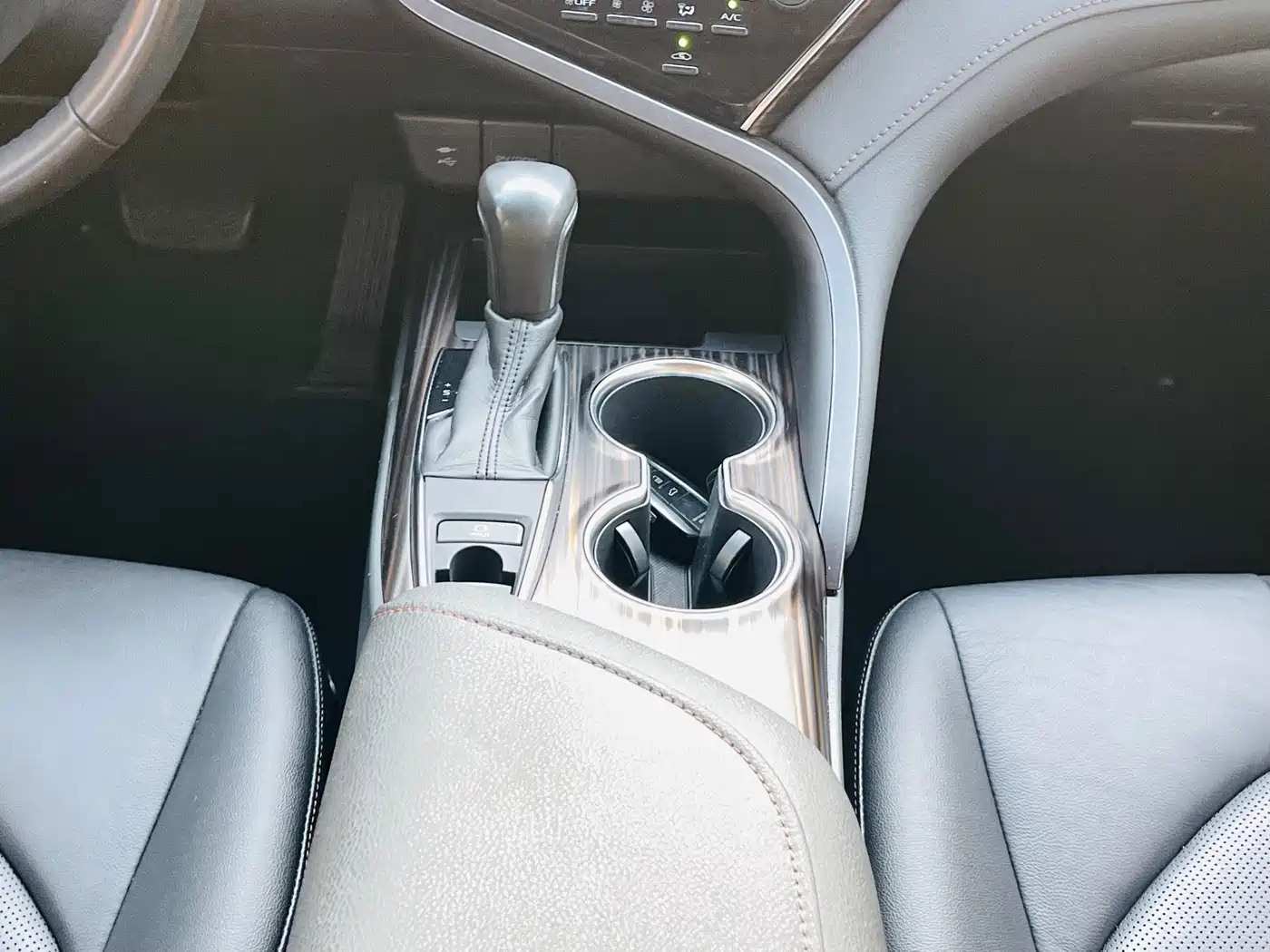Toyota Camry 2018 2.0G Luxury Edition фото 12
