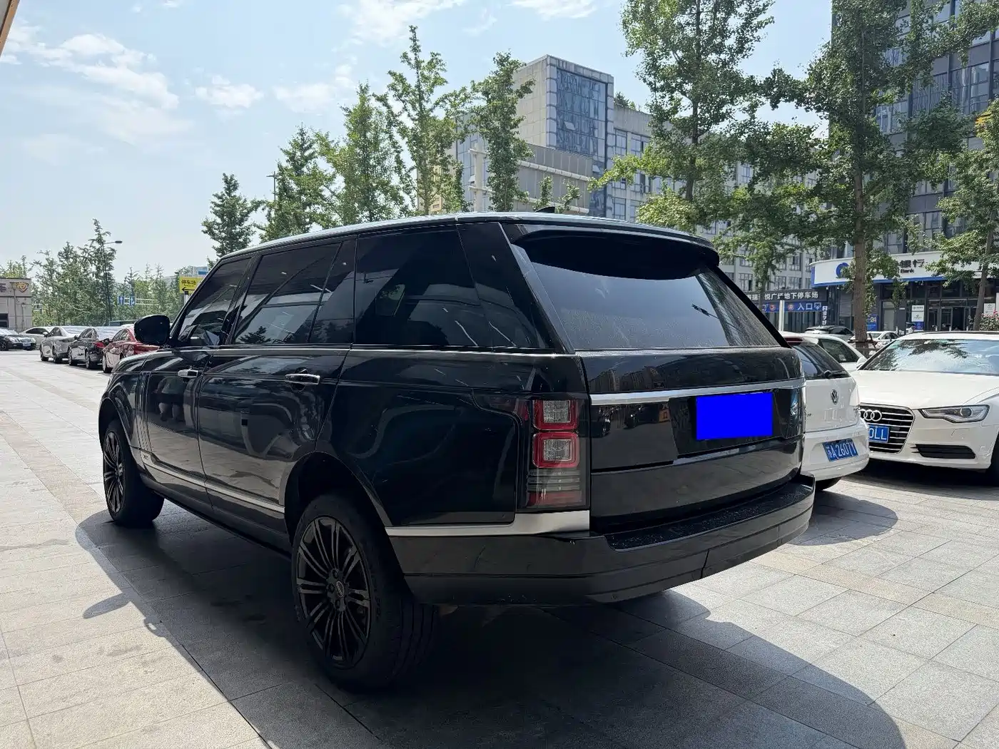 Photo 3 - Land Rover Range Rover