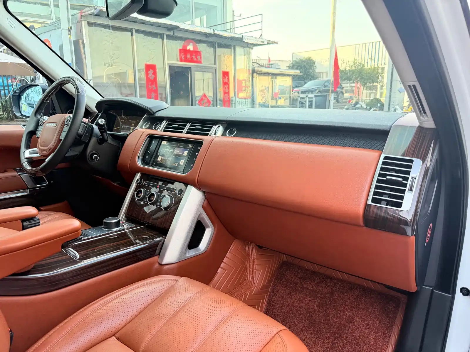 Photo 15 - Land Rover Range Rover