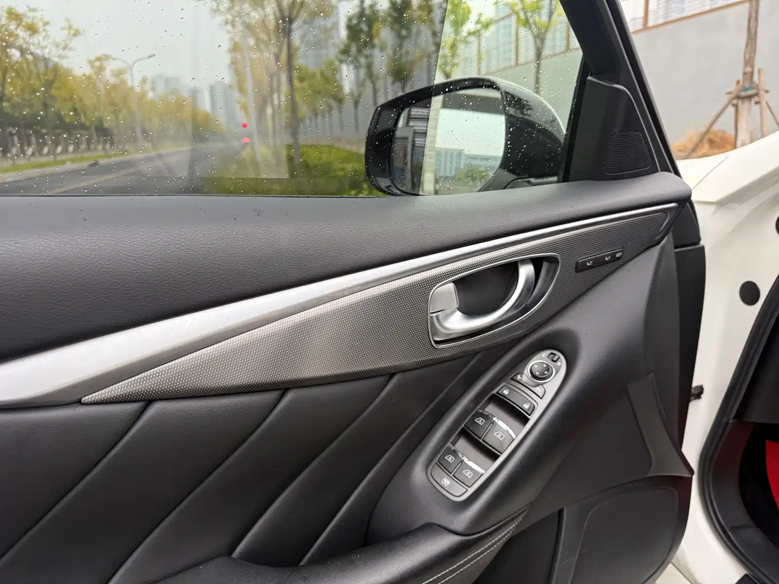 Photo 12 - Infiniti Q50