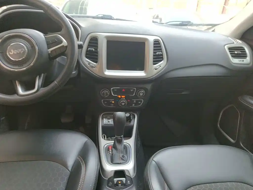 Photo 13 - Jeep Compass