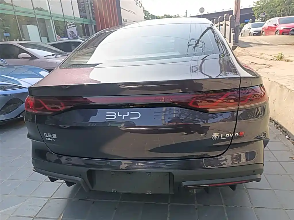 BYD Qin L 2024 DM-i 120KM Excellence Model фото 6