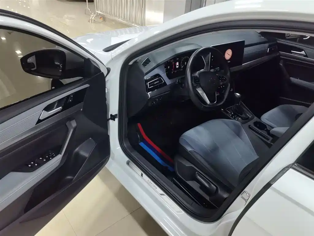 Volkswagen Lavida 2023 1.5L Auto Five Million Edition фото 16