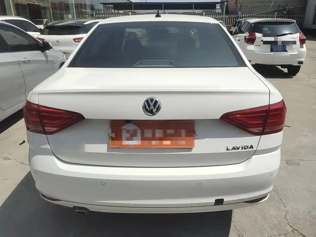 Volkswagen Lavida 2017 1.6L Manual Trend Edition фото 6