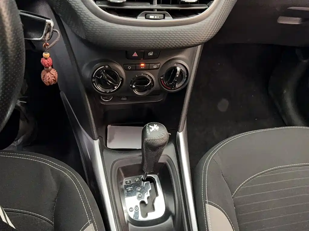 Peugeot 2008 2014 1.6L Automatic Trend Edition фото 11