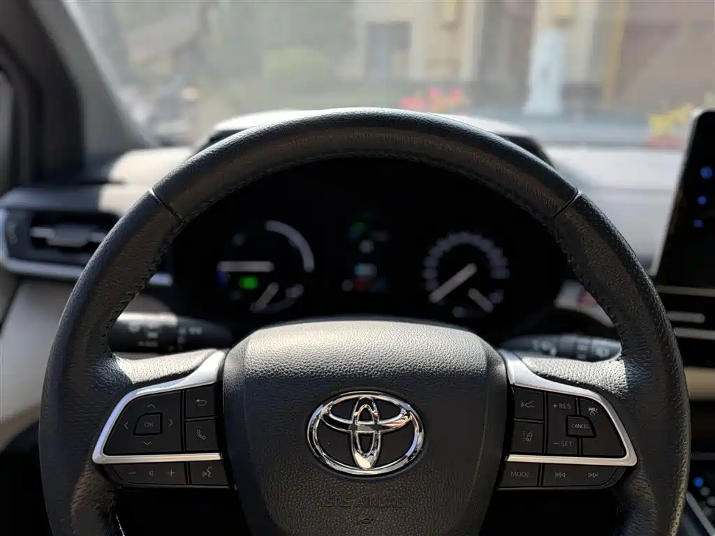 Фото 24 - Toyota Granvia