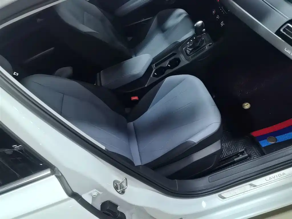 Volkswagen Lavida 2023 1.5L Auto Five Million Edition фото 25