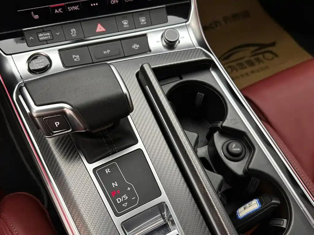 Фото 17 - Audi A7L