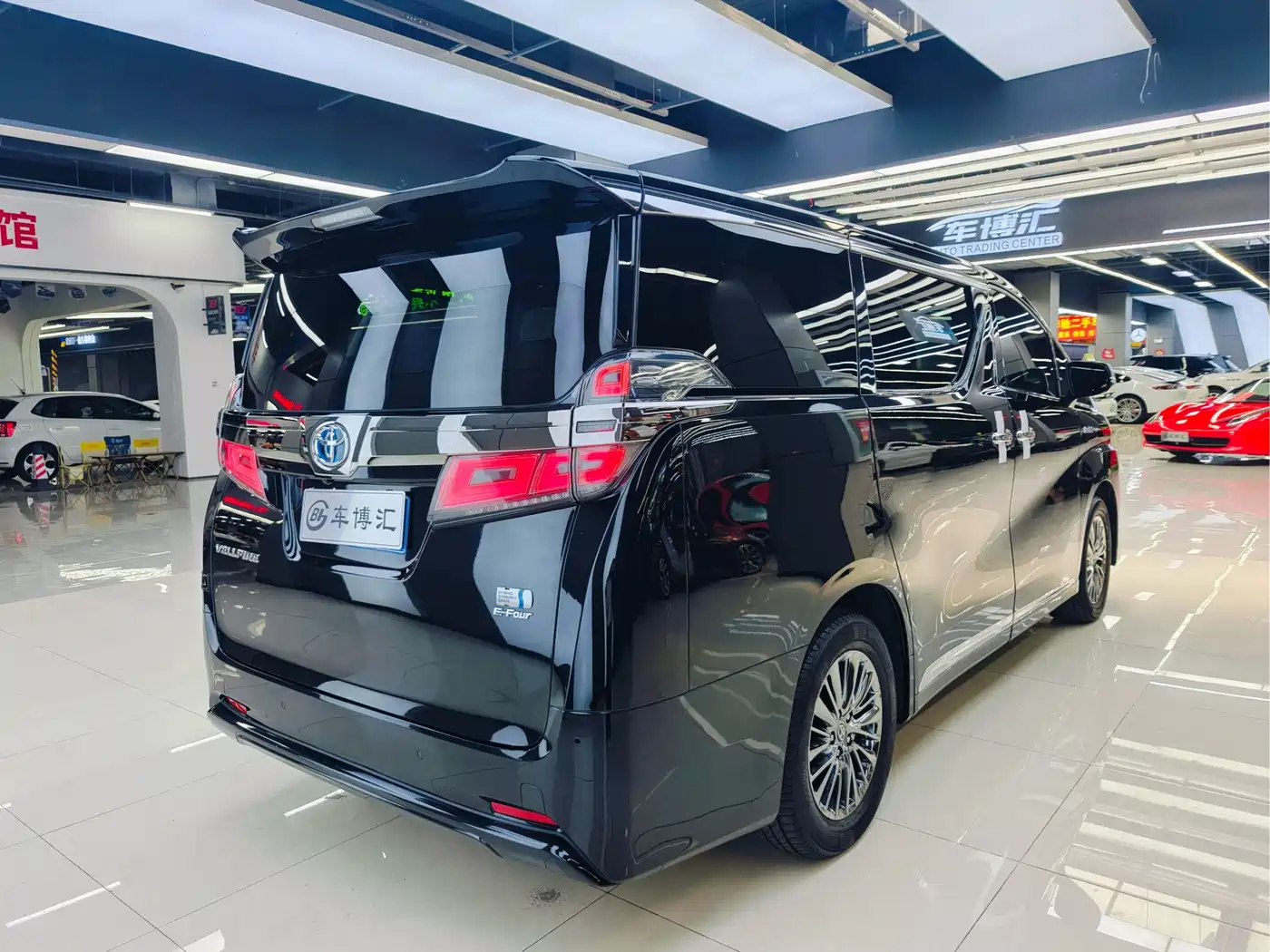 Toyota Vellfire 2020 Twin Engine 2.5L HV Luxury Edition фото 6