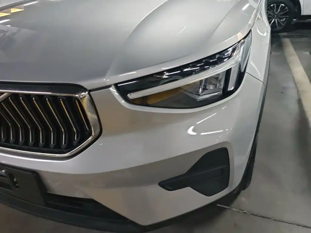 Фото 24 - Volvo XC40