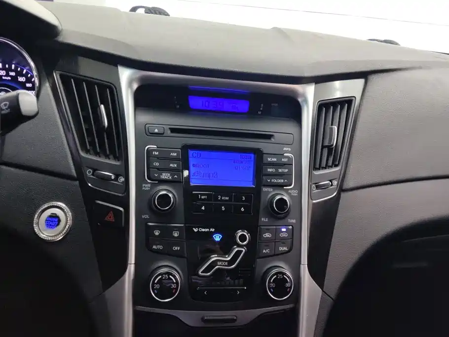 Photo 13 - Hyundai Sonata