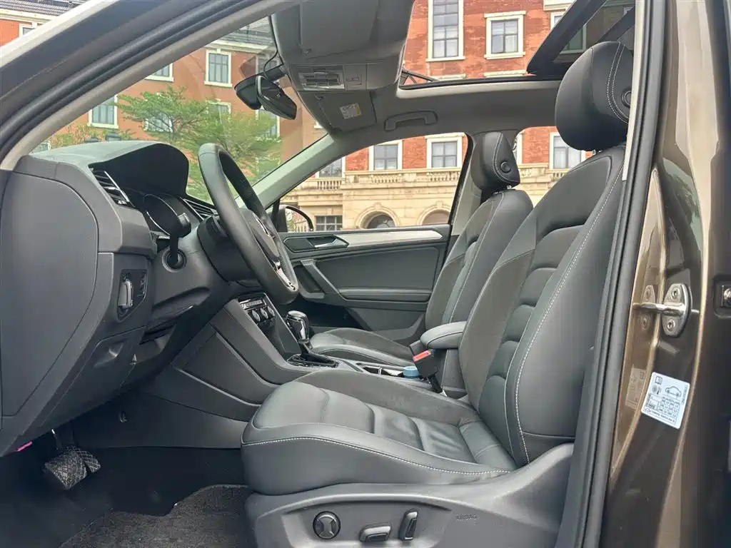Volkswagen Tiguan L 2019 330TSI Automatic 2WD Smart Luxury Edition China VI фото 6