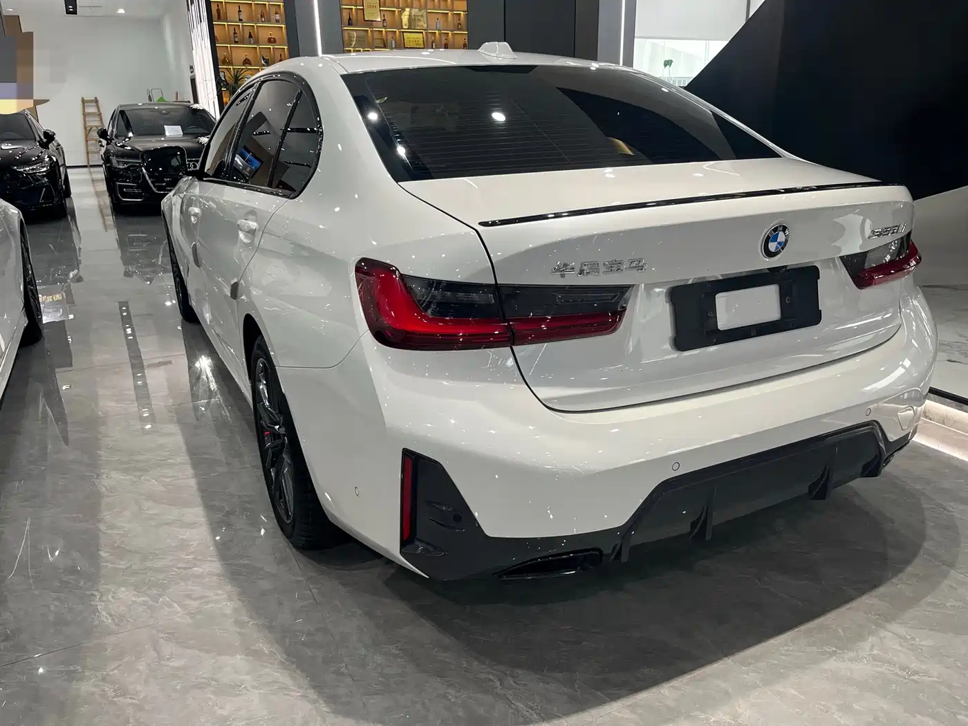 Photo 8 - BMW 3 Series