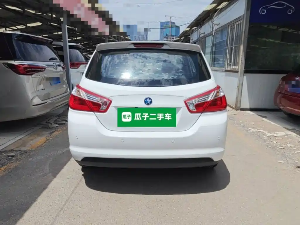 Venucia R50 2017 2015 1.6L Automatic Fashion Edition