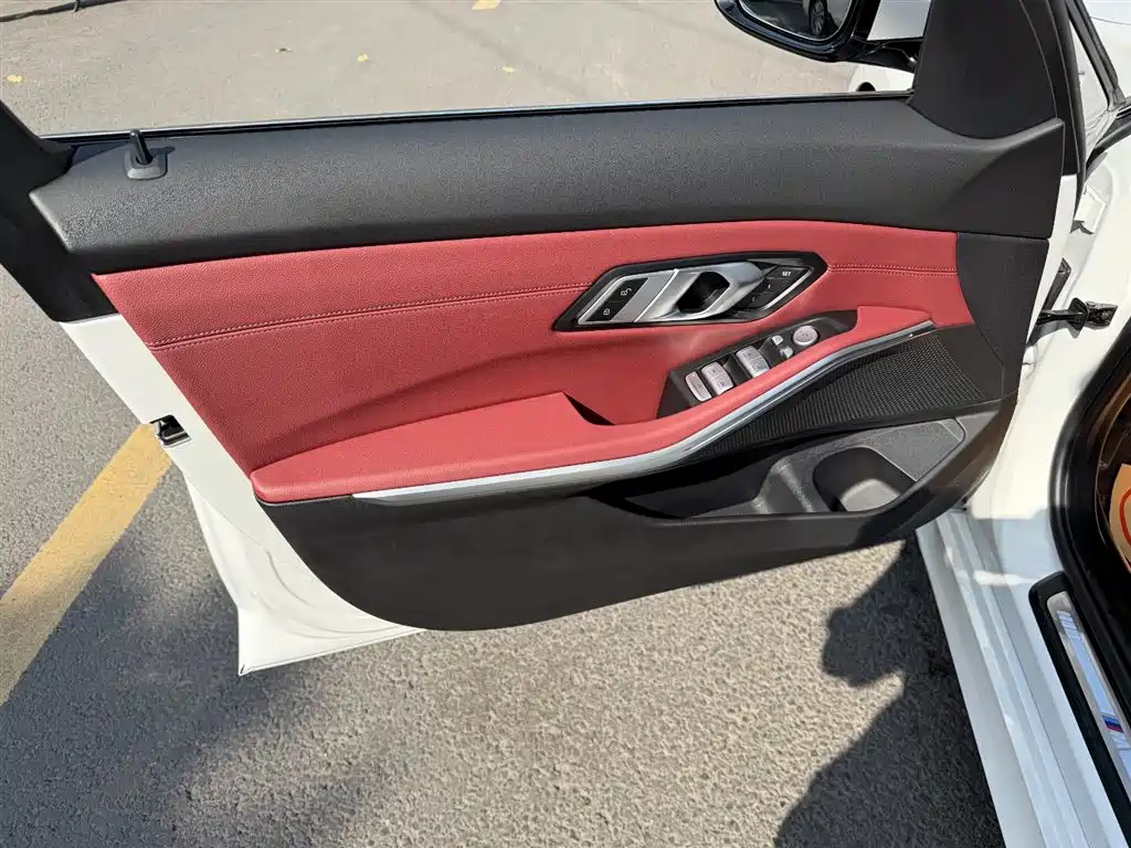 BMW 3 Series 2025 325i M Sport Package фото 6