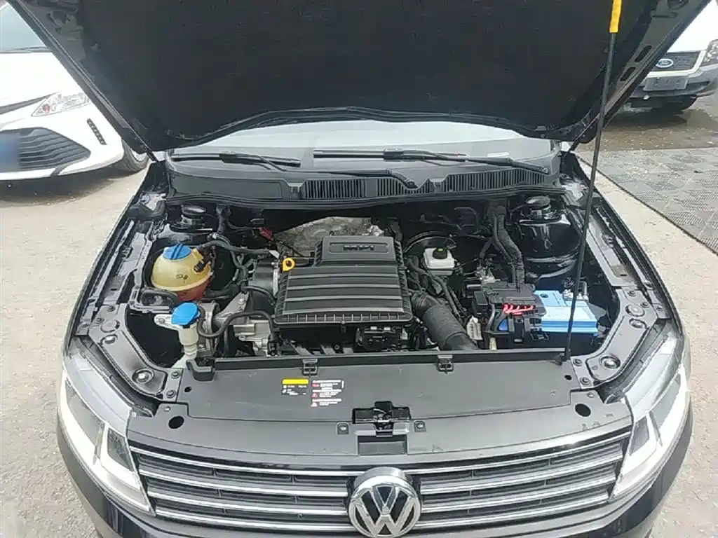 Volkswagen Lavida 2015 1.6L Automatic Comfort Edition фото 20