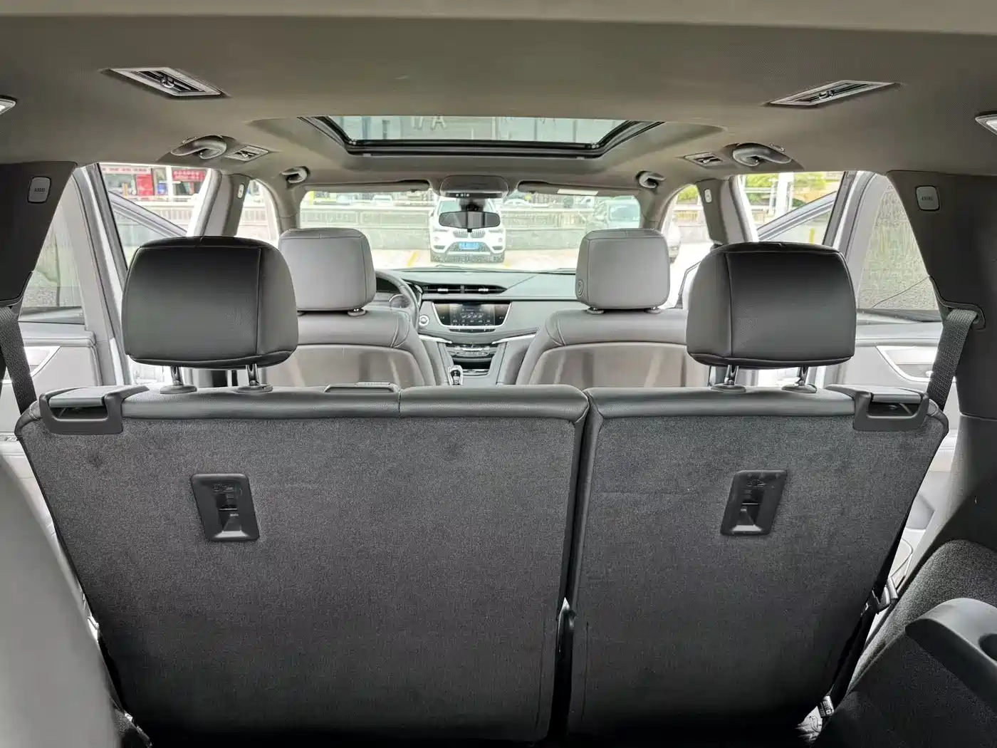 Photo 20 - Cadillac XT6