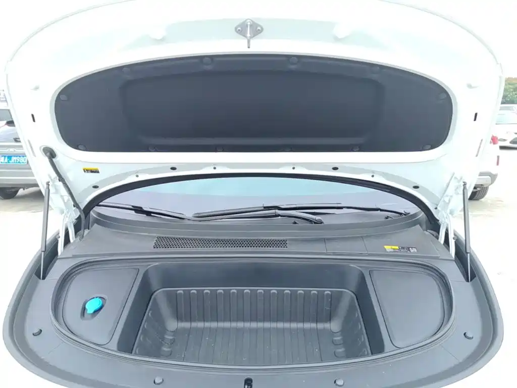 Фото 20 - Li Auto i6
