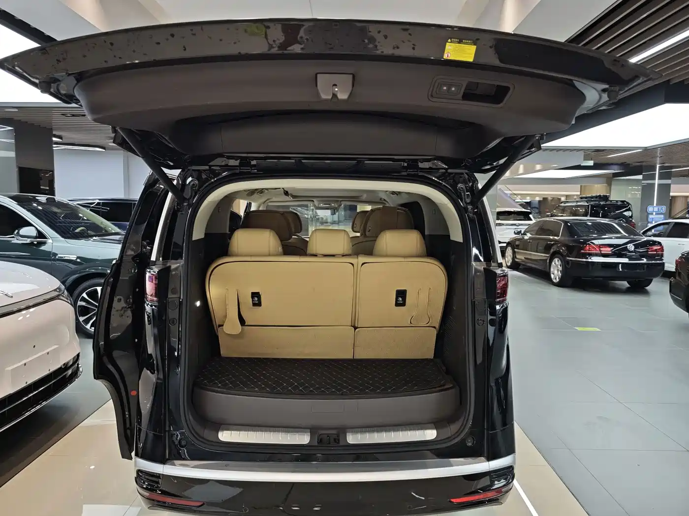 Denza D9 2025 2024 DM-i 980 AWD Prestige
