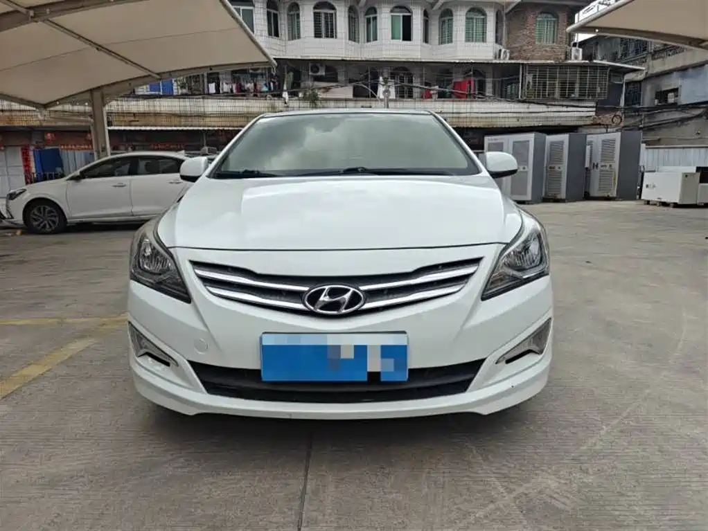 Hyundai Verna 2014 1.4L Manual Fashion GS фото 2