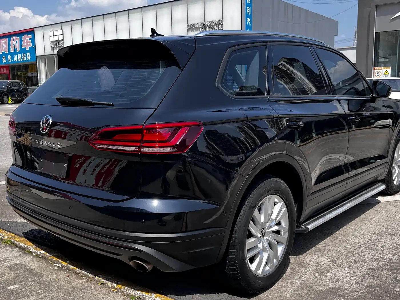 VOLKSWAGEN TOUAREG