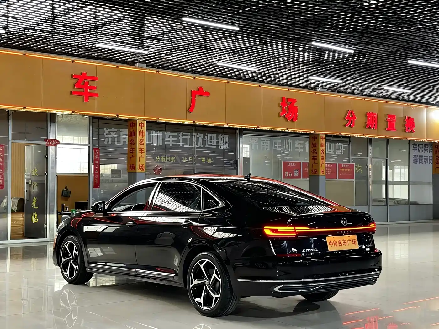 Volkswagen Passat 2024 330TSI Starlight Elite Edition фото 6
