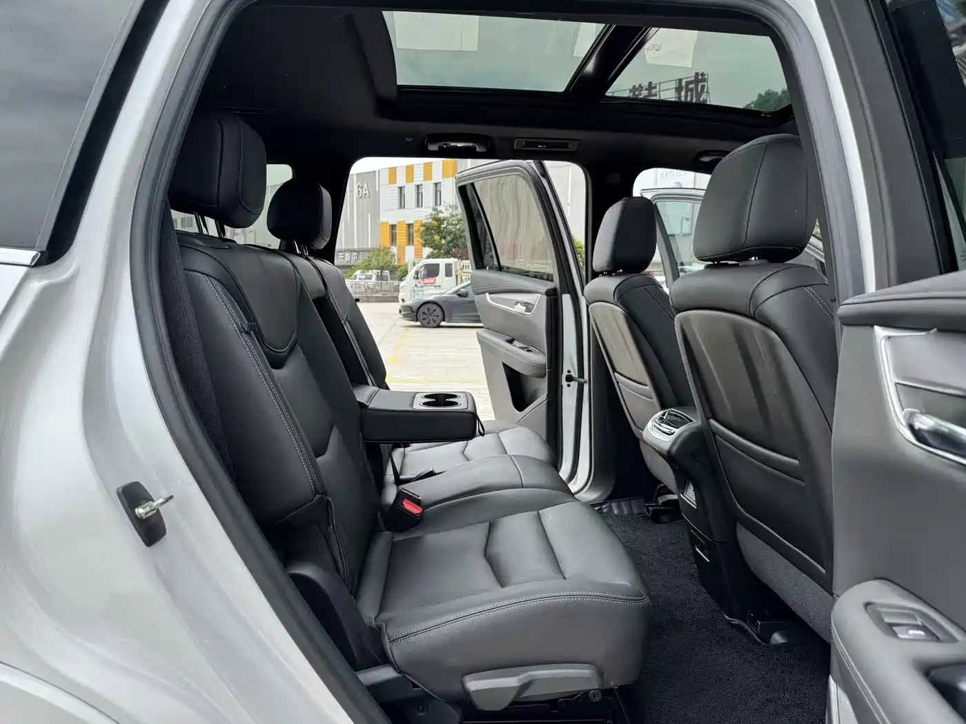 Photo 23 - Cadillac XT6