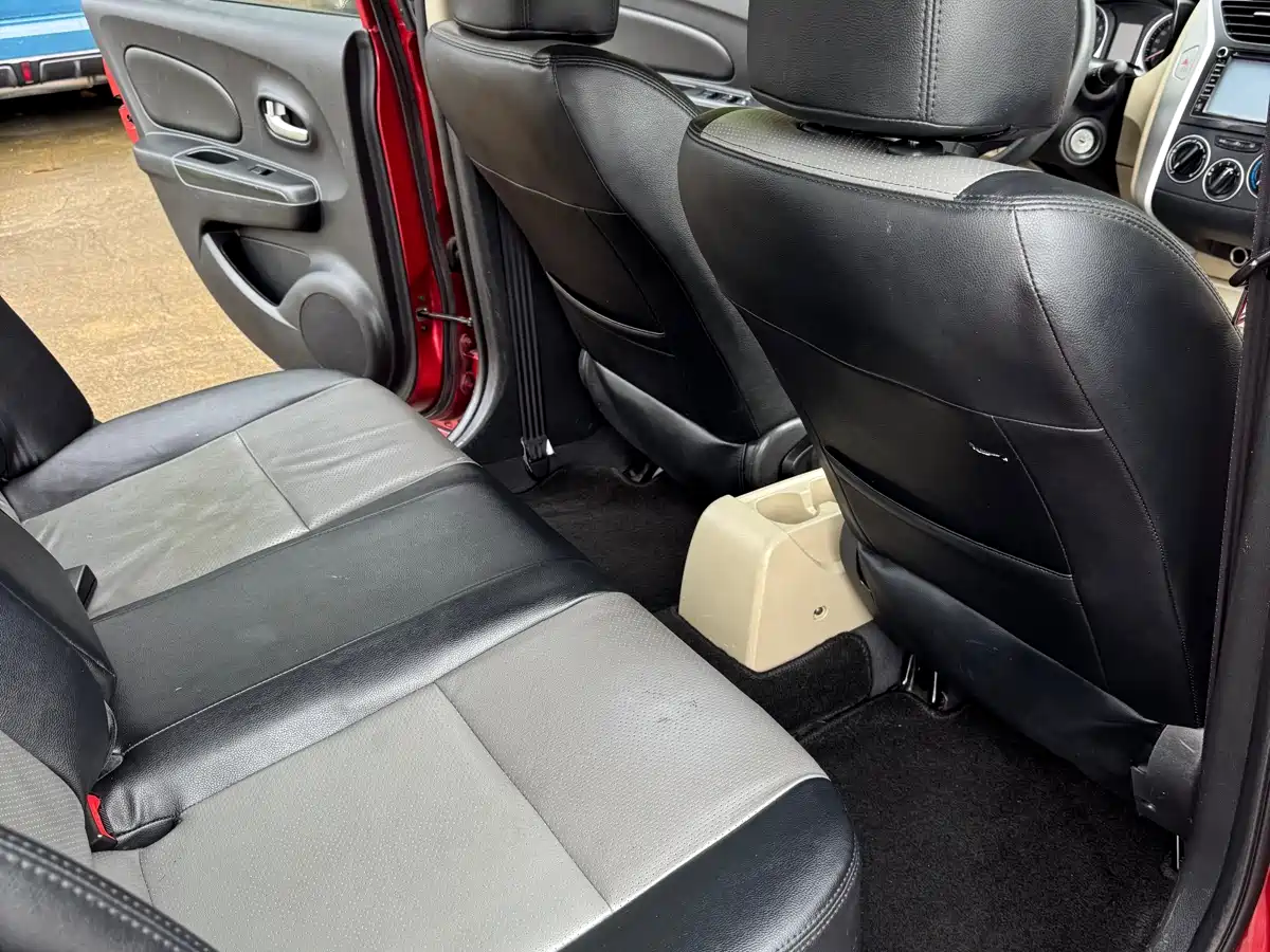 Venucia R50 2013 2013 1.6L Auto Fashion