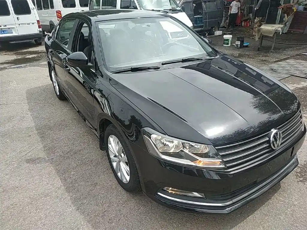 Volkswagen Lavida 2015 1.6L Automatic Comfort Edition фото 4
