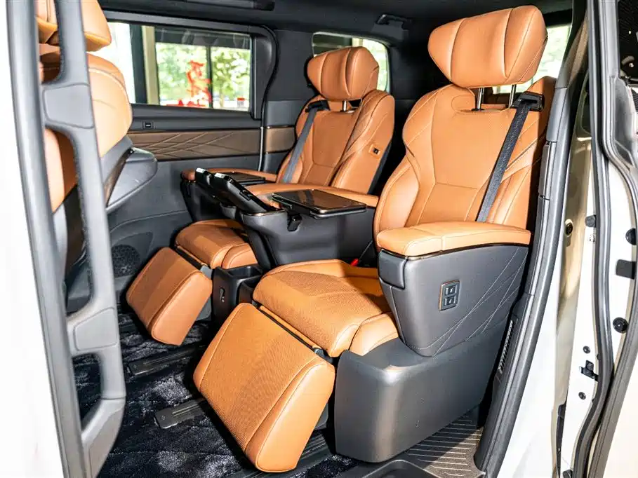 Toyota Vellfire 2024 Crown Hybrid 2.5L Executive Premium Edition фото 12